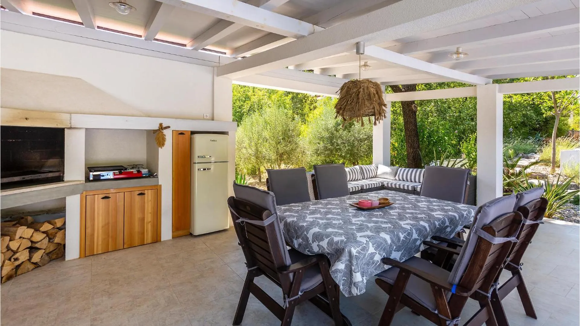 Amazing Home In Malinska With Kitchen Vikendica